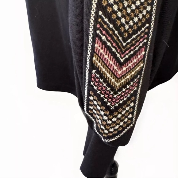 Savanna Jane Top 1X Slouchy Turtleneck Black Shirt Embroidered Boho Tulip Hem - Picture 7 of 9